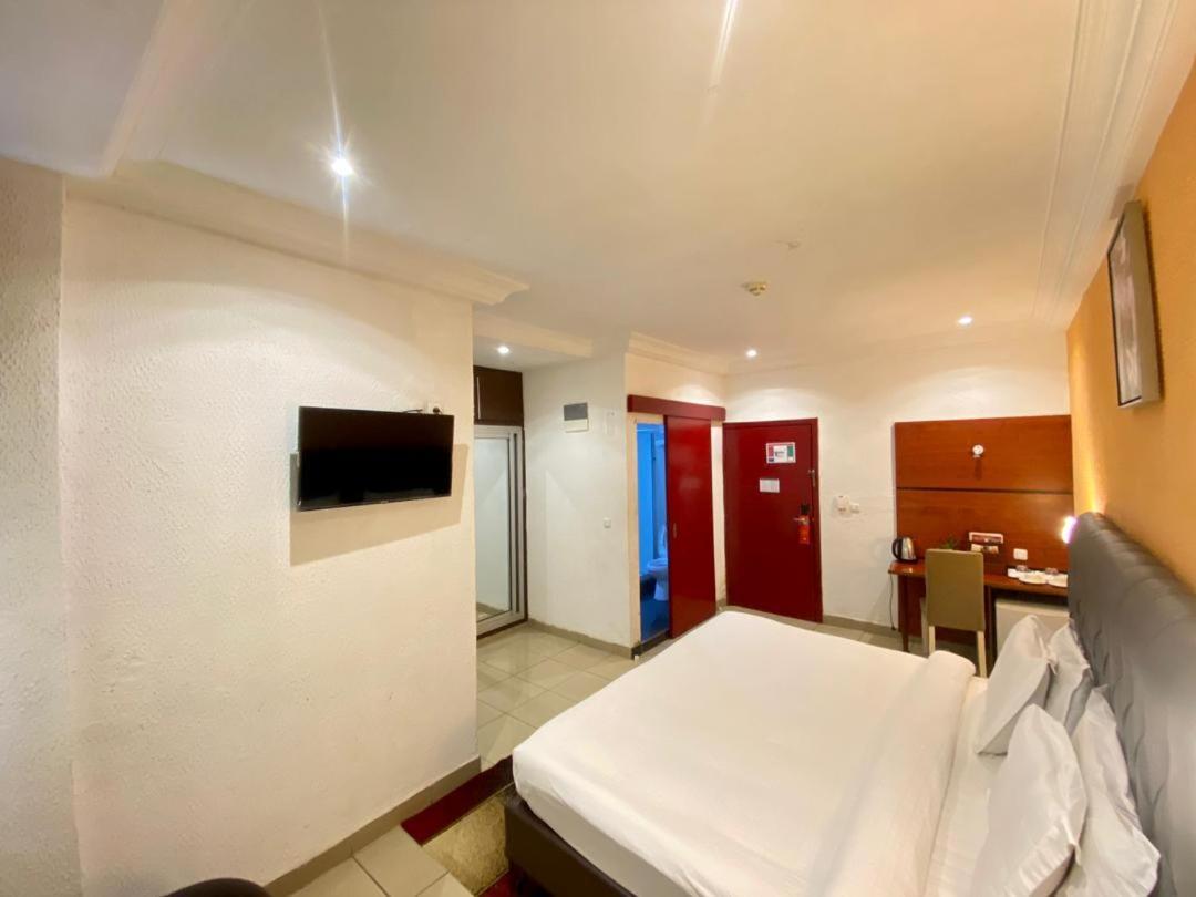 Fini Hotel Bobende Лимбе Экстерьер фото